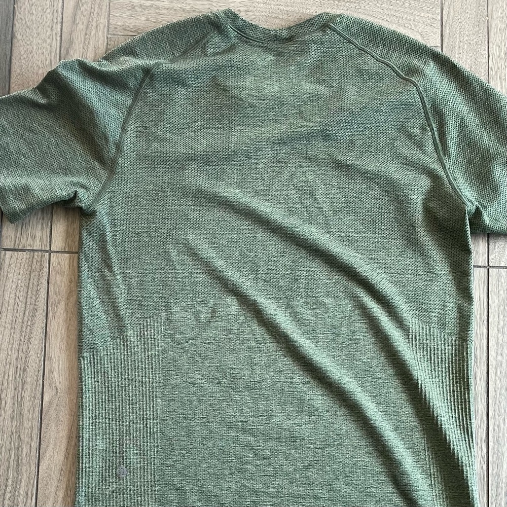 lululemon athletica Forest Green Short Sleeve Tee - Picture 4 of 5